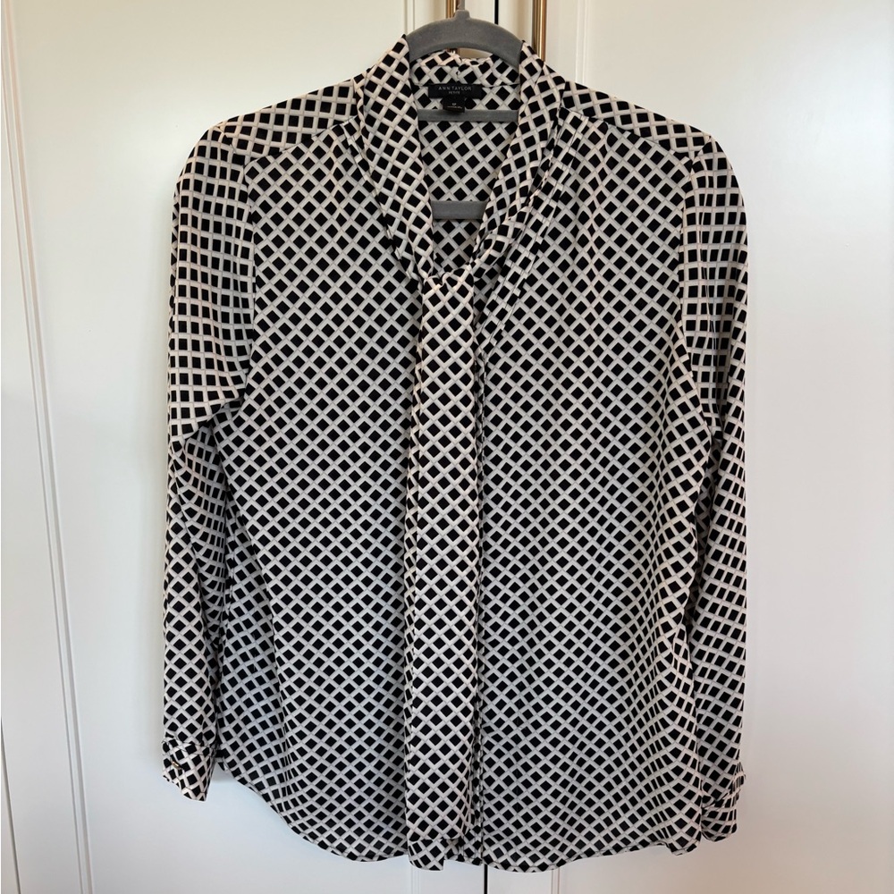 Ann Taylor Black and White Geometric Blouse
